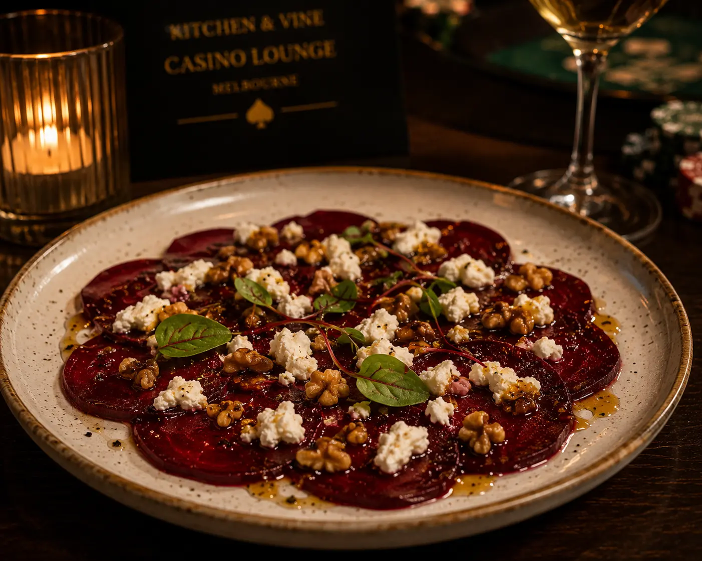 Carpaccio z buraka z kozim serem, orzechami włoskimi i winegretem miodowym